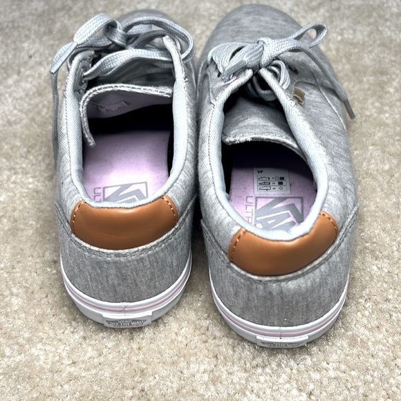 Vans Women’s Shoe Size 6.5 - Picture 3 of 4